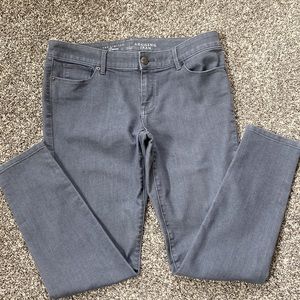 EUC The Limited Medium Gray Legging Jean 12